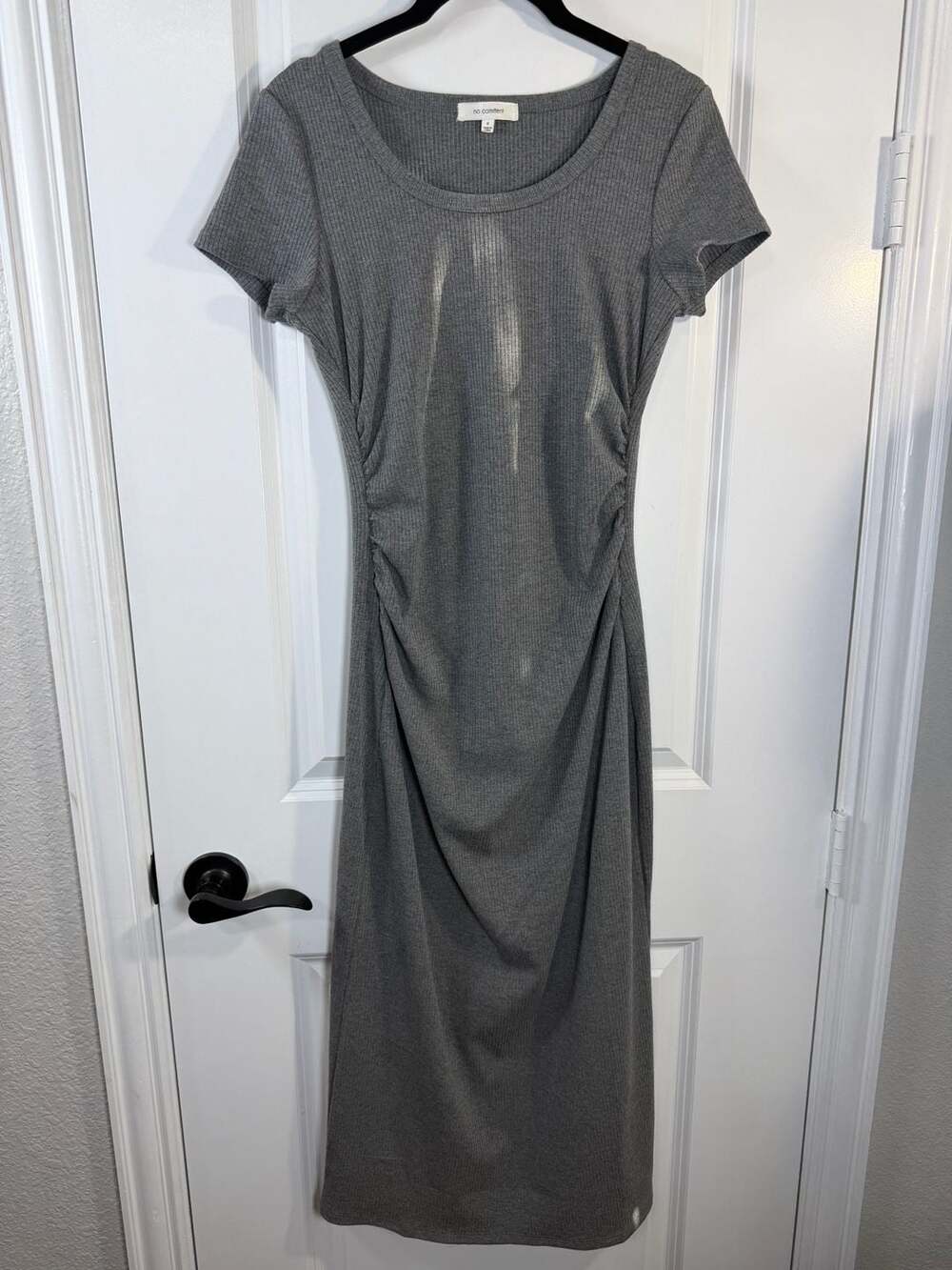No Comment Gray Ribbed Ruched Side Scoop Neck Midi Dress